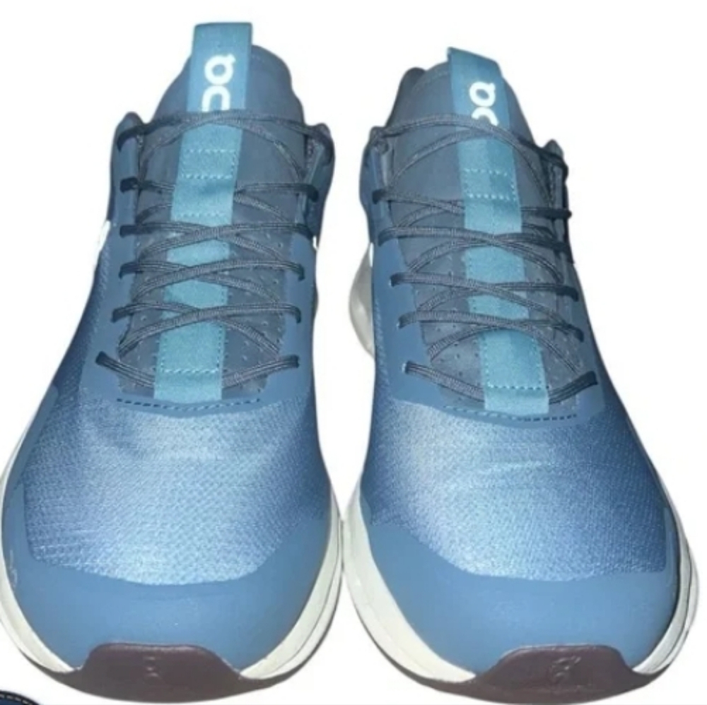 Mens sports shoes